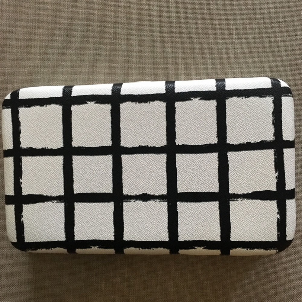 Snap clutch wallet